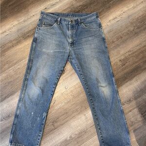 Wrangler Men's Relaxed Blue Washed Denim Jeans